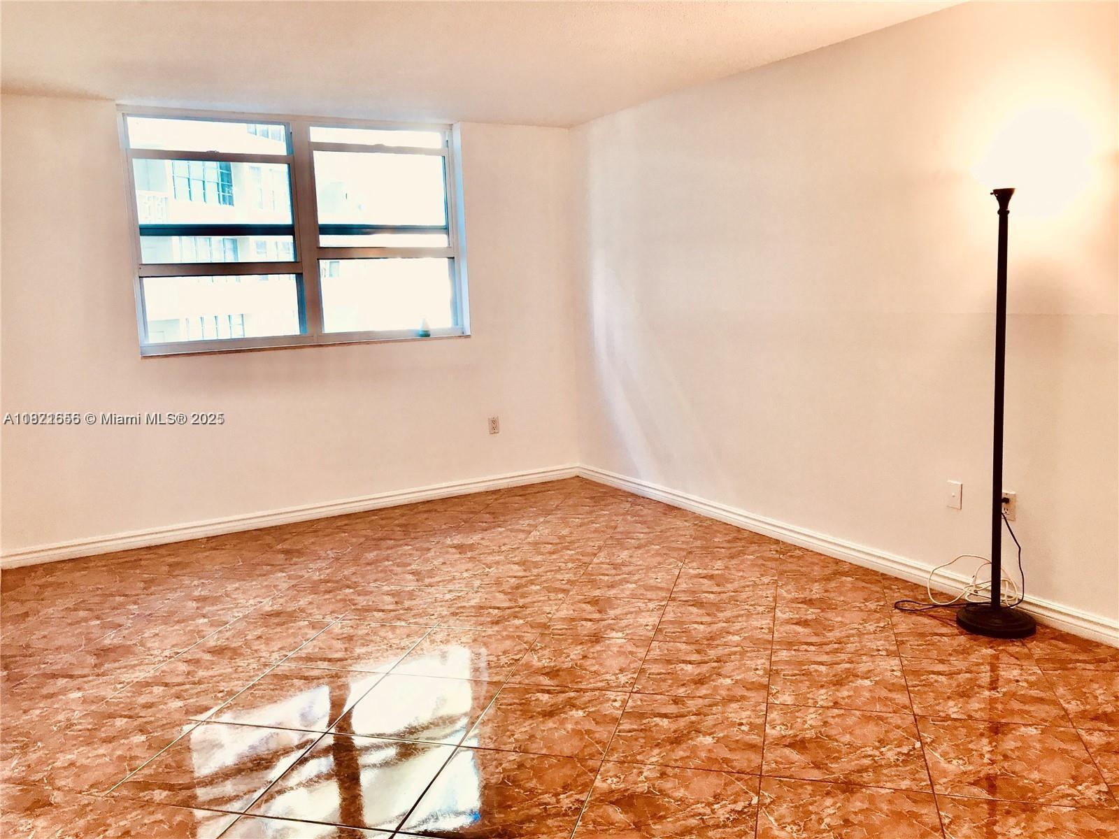 1833 S Ocean Dr #305,Hallandale Beach, FL 33009