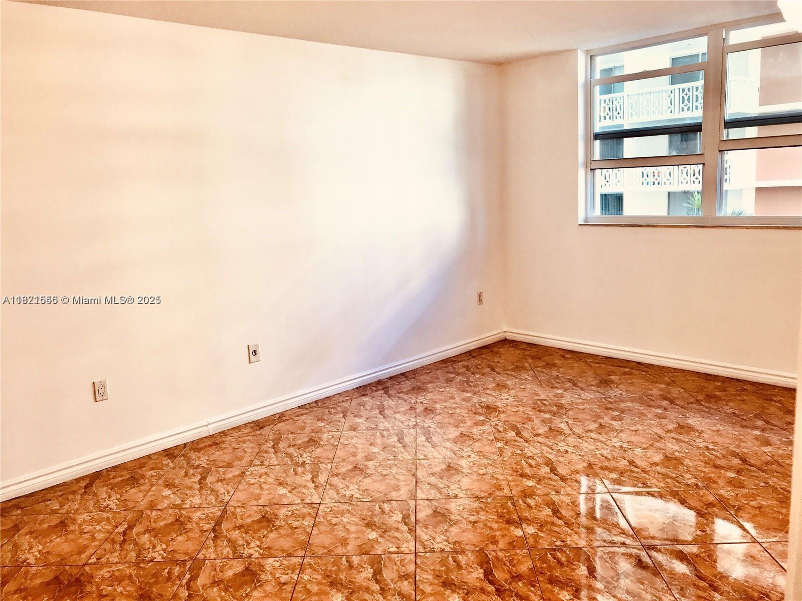 1833 S Ocean Dr #305,Hallandale Beach, FL 33009