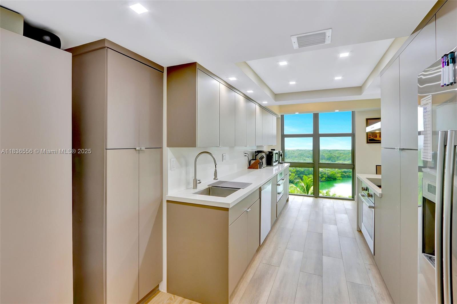 image Towers Of Key Biscayne7