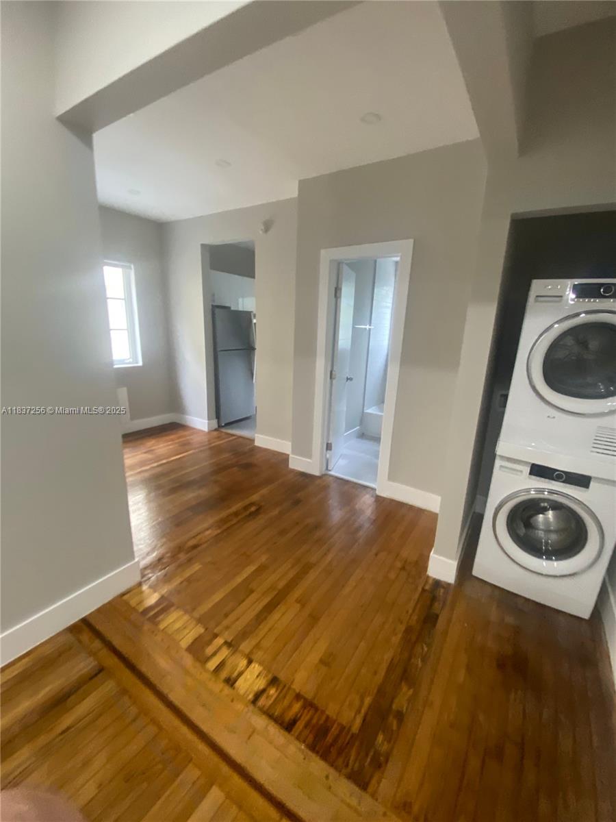 320 W 25th St #9