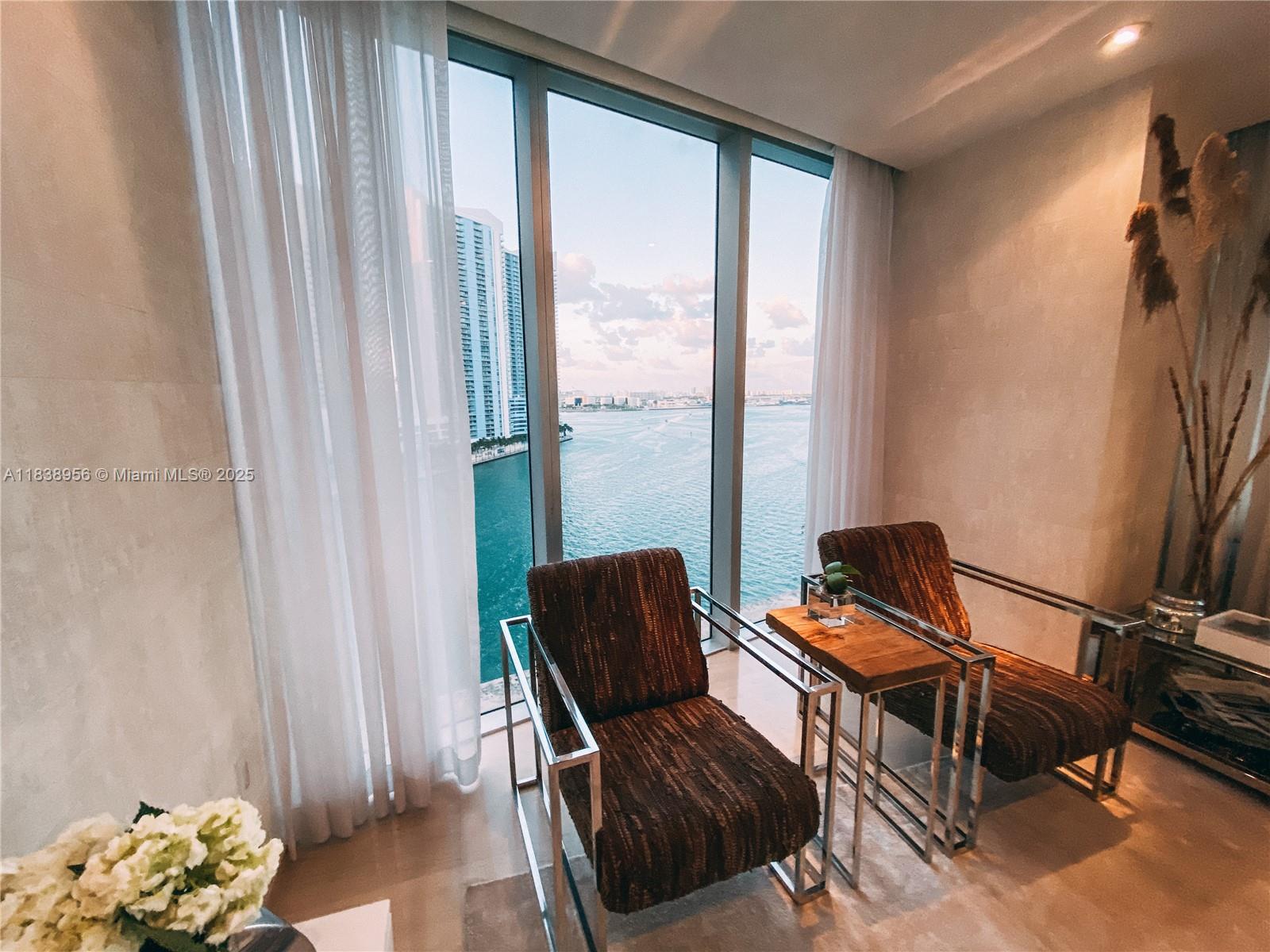 image Icon Brickell17