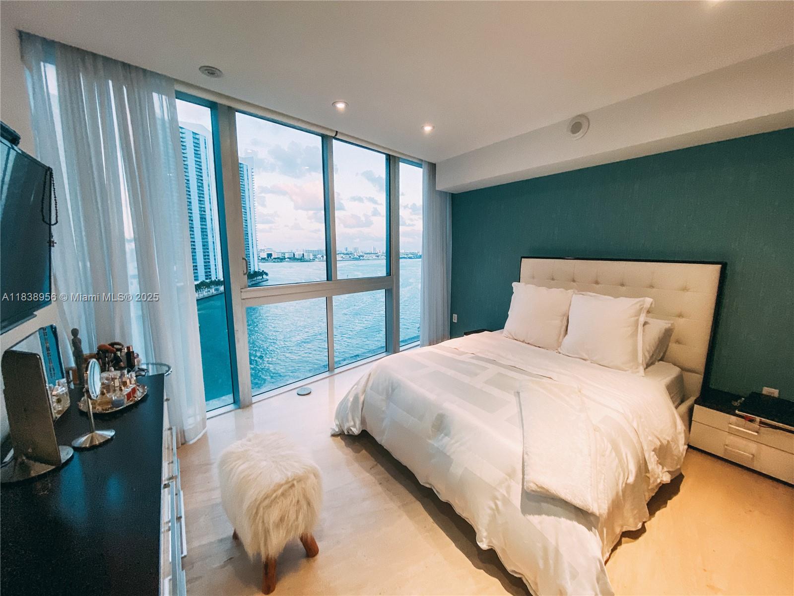 image Icon Brickell21