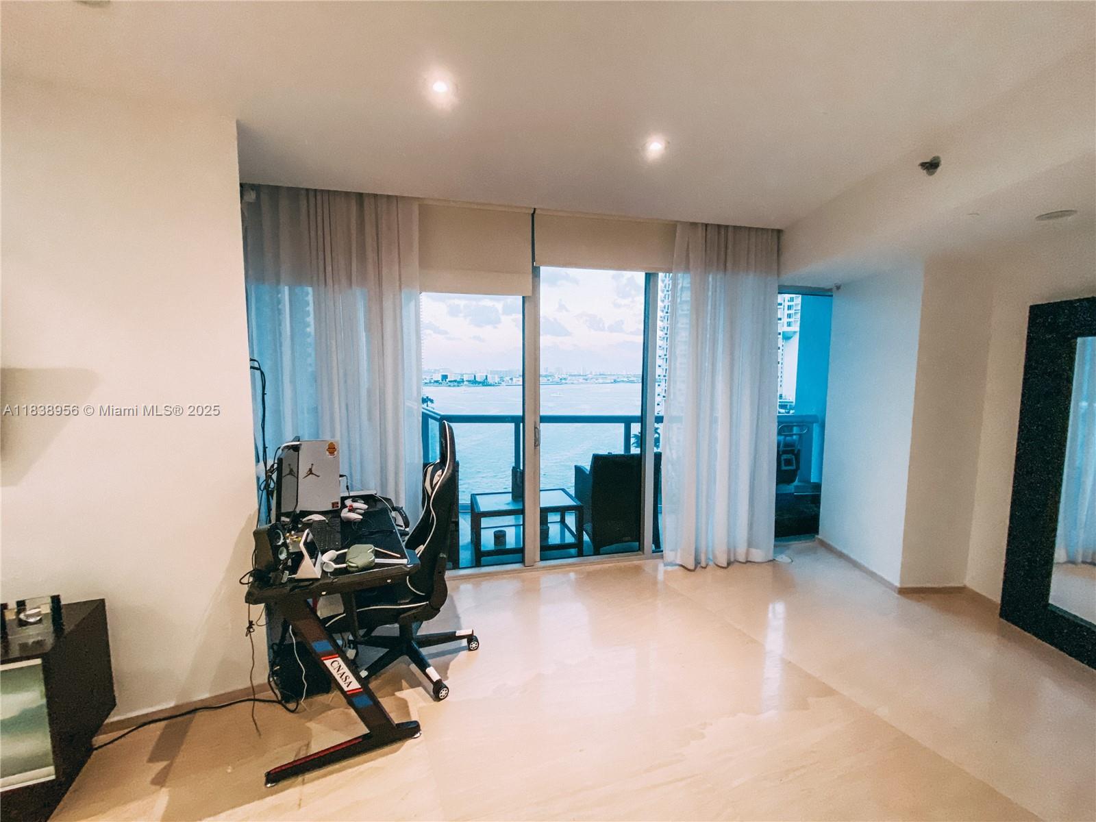 image Icon Brickell24