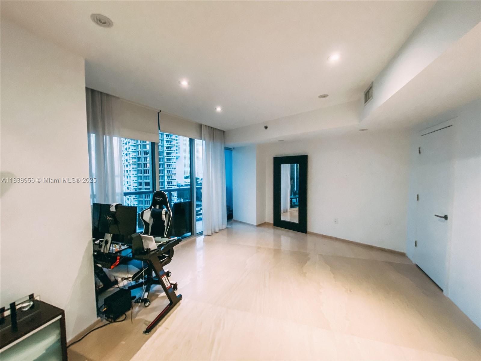 image Icon Brickell25