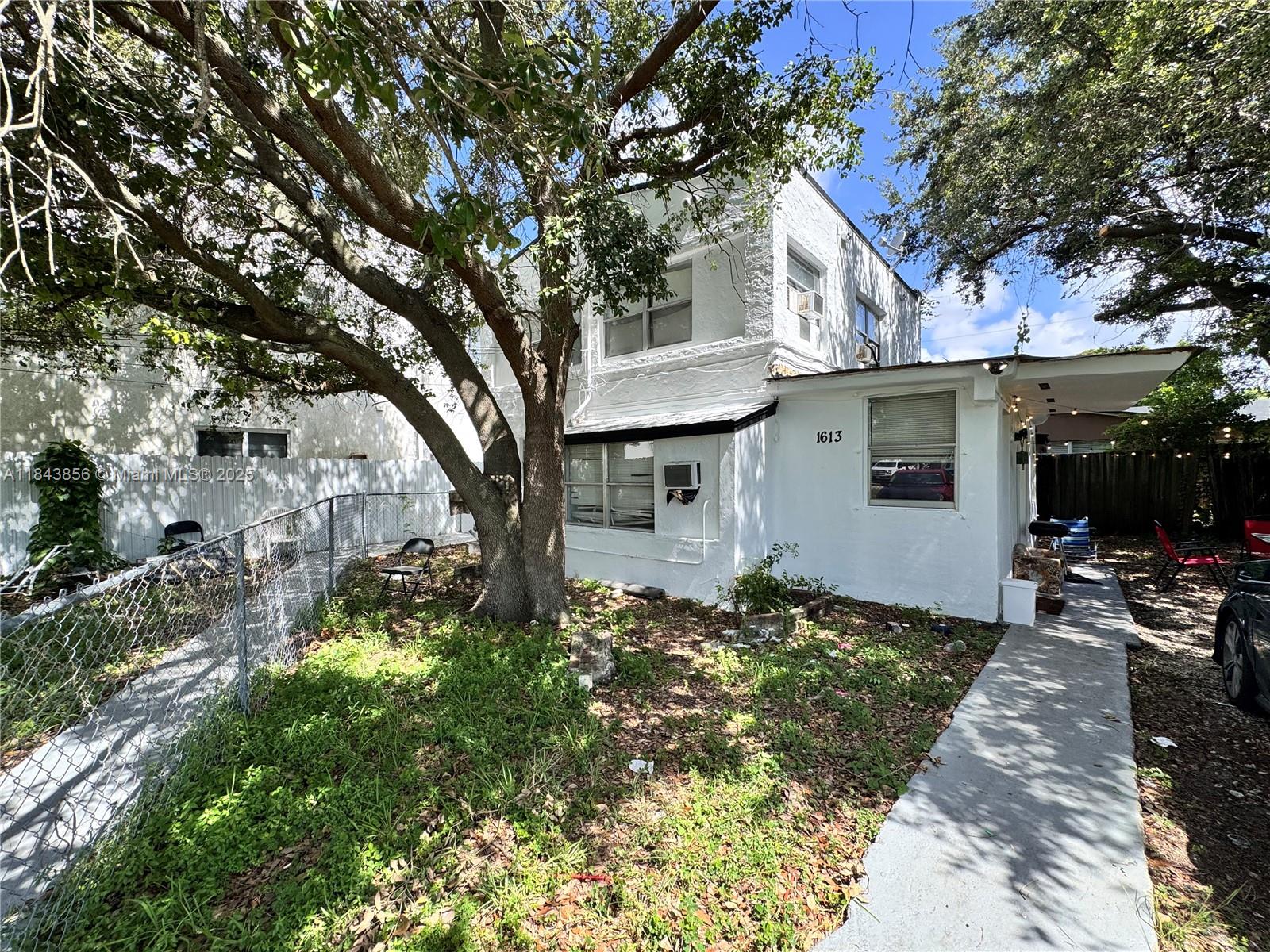 1613 NW 45th St