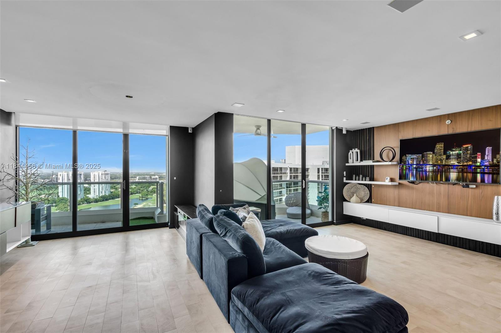 image Hamptons South Condo10