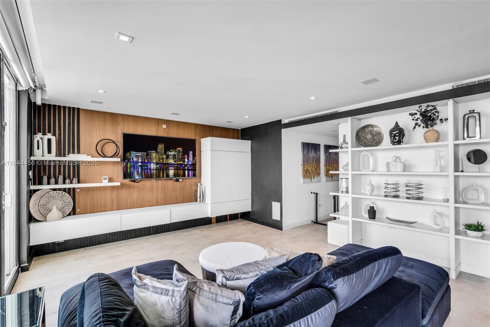 image Hamptons South Condo12