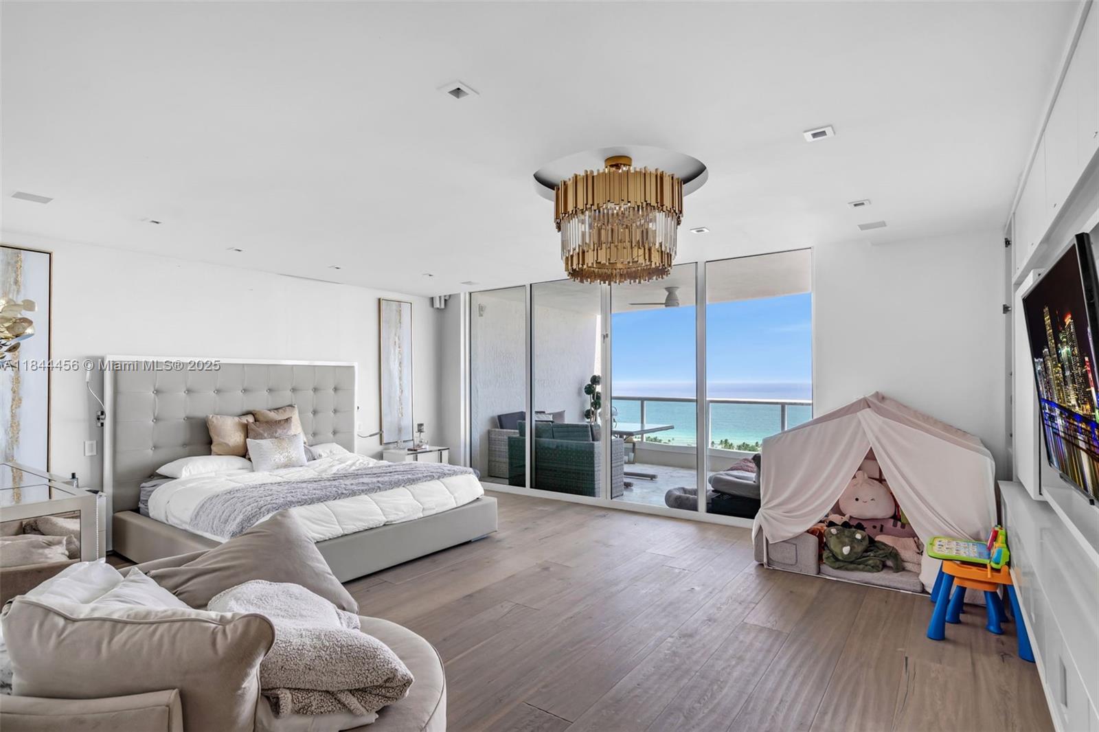 image Hamptons South Condo14
