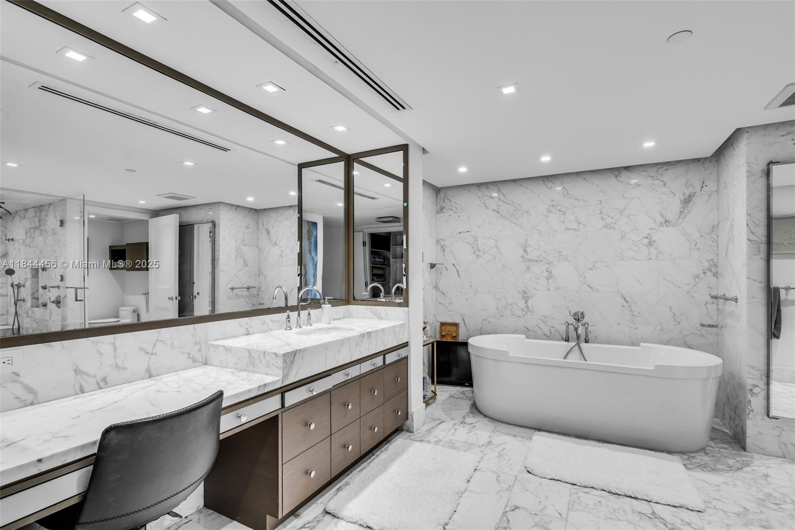 image Hamptons South Condo16