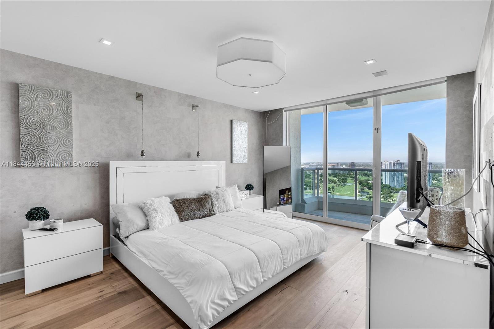 image Hamptons South Condo21