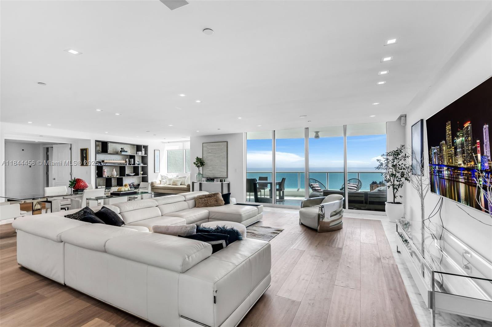 image Hamptons South Condo2