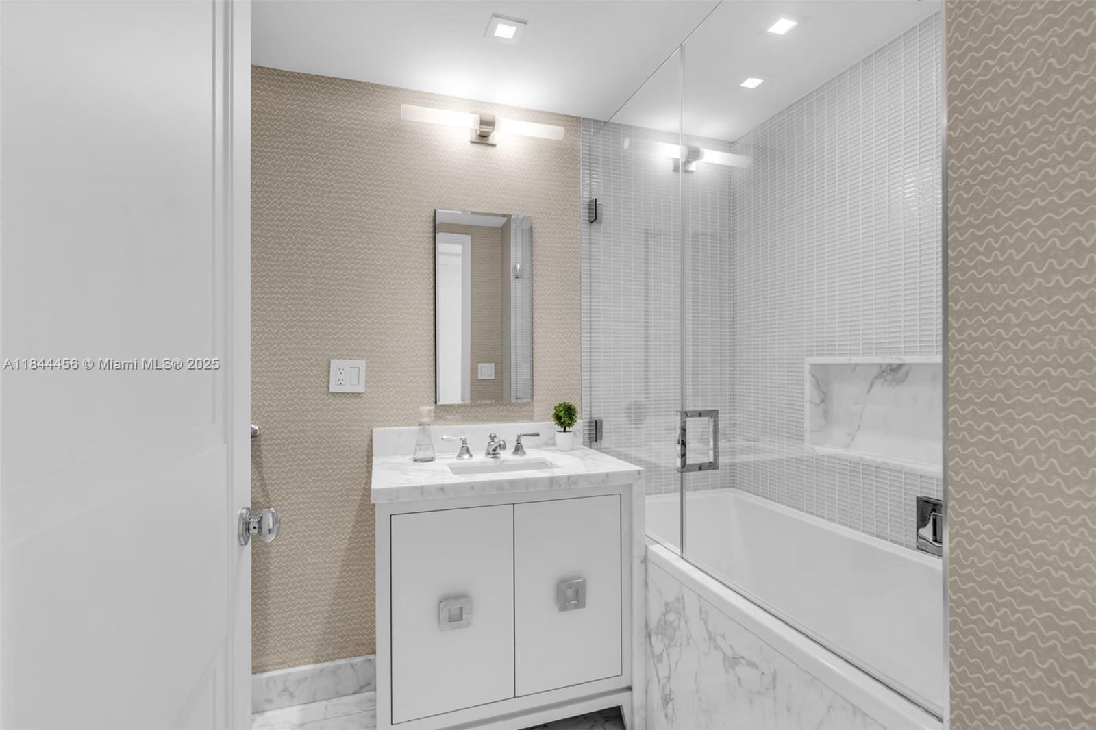image Hamptons South Condo33