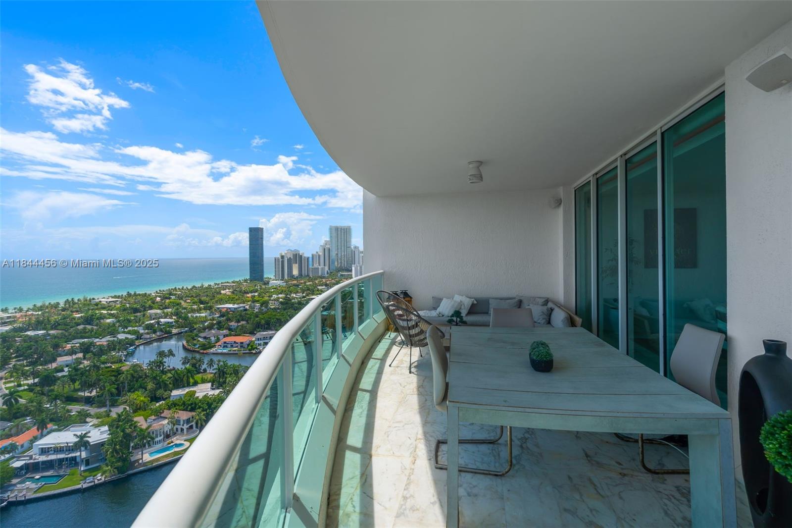 image Hamptons South Condo35