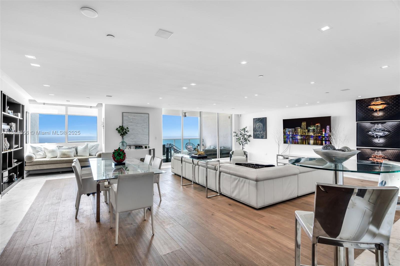 image Hamptons South Condo3
