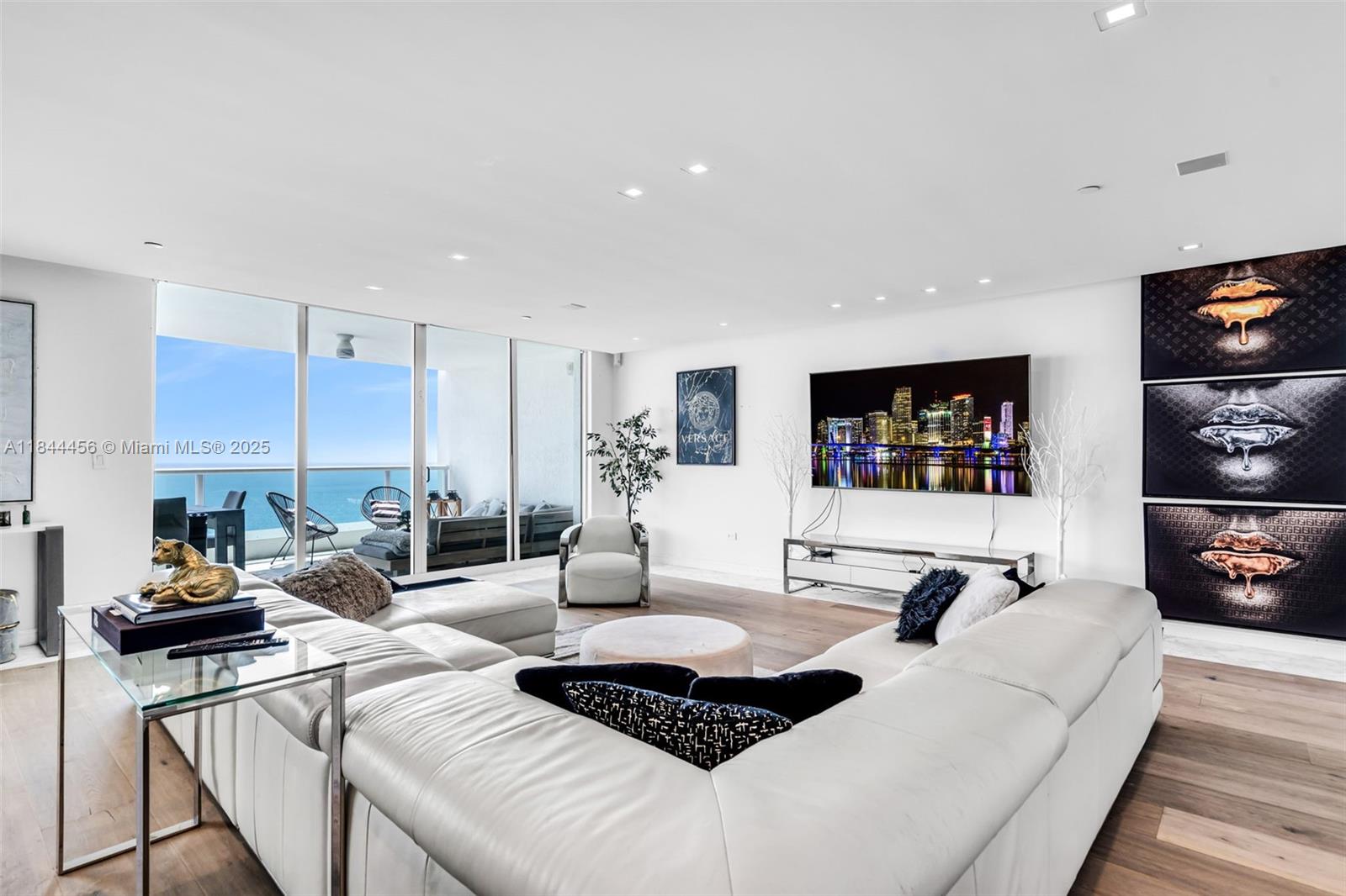 image Hamptons South Condo4