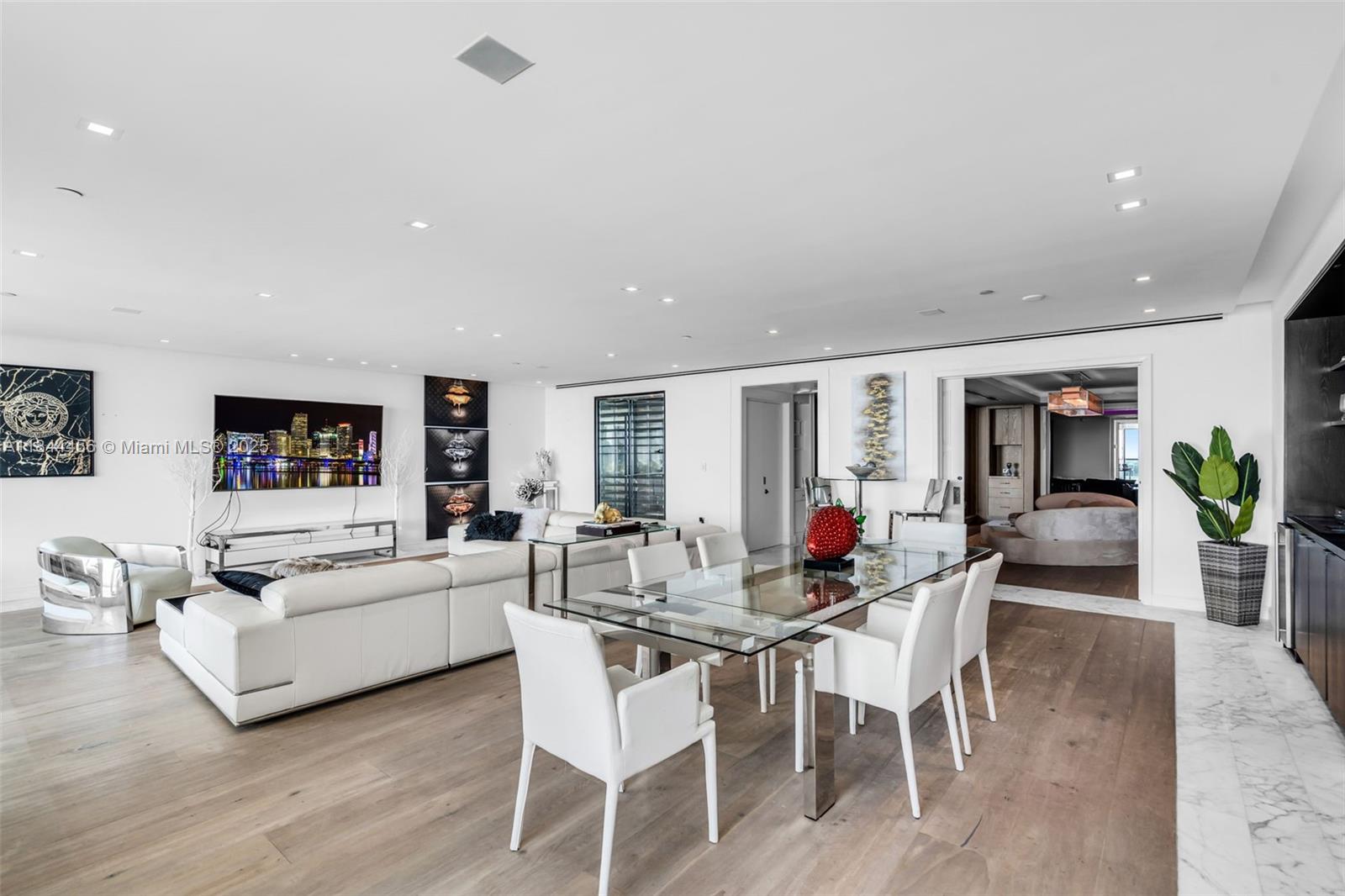 image Hamptons South Condo5