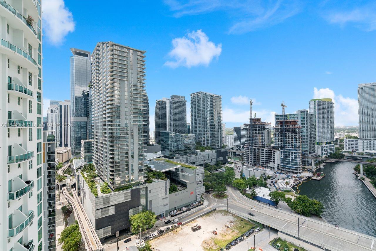 image Brickell On The River30
