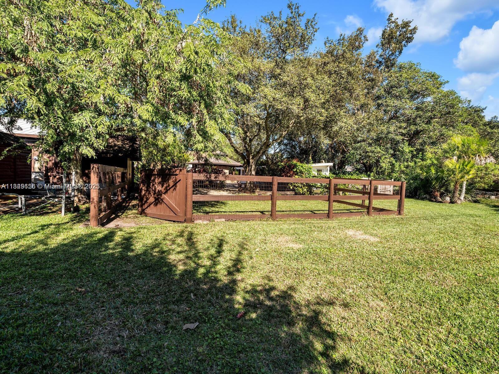 13350 Luray Rd Southwest Ranches, FL 33330