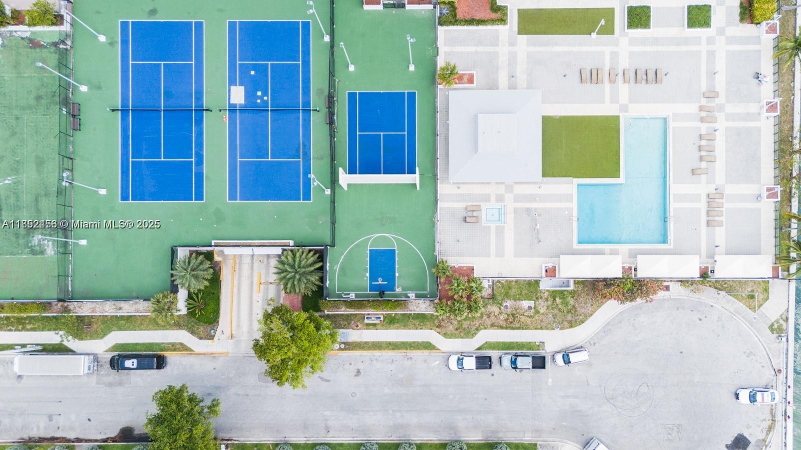 image Charter Club21