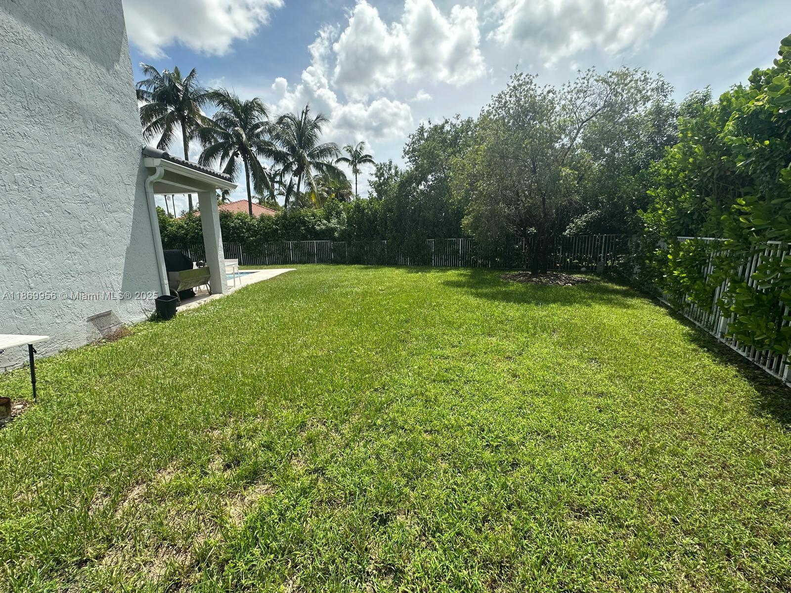 1063 Sunflower Cir Weston, FL 33327