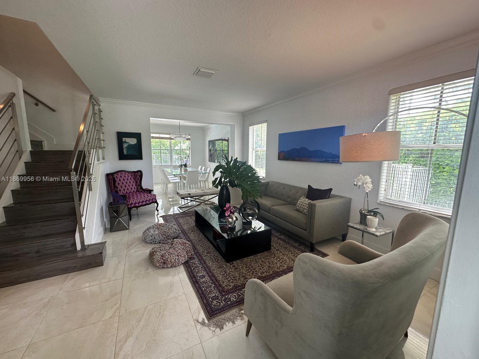 1063 Sunflower Cir Weston, FL 33327