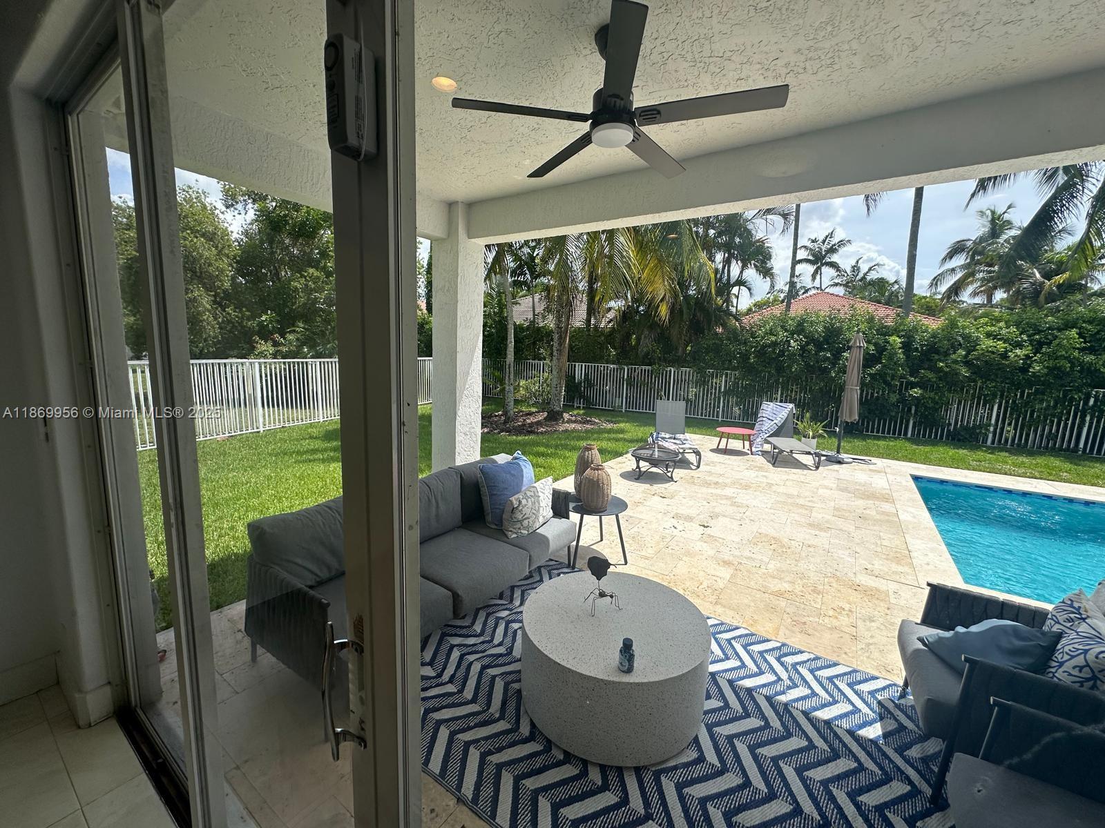 1063 Sunflower Cir Weston, FL 33327