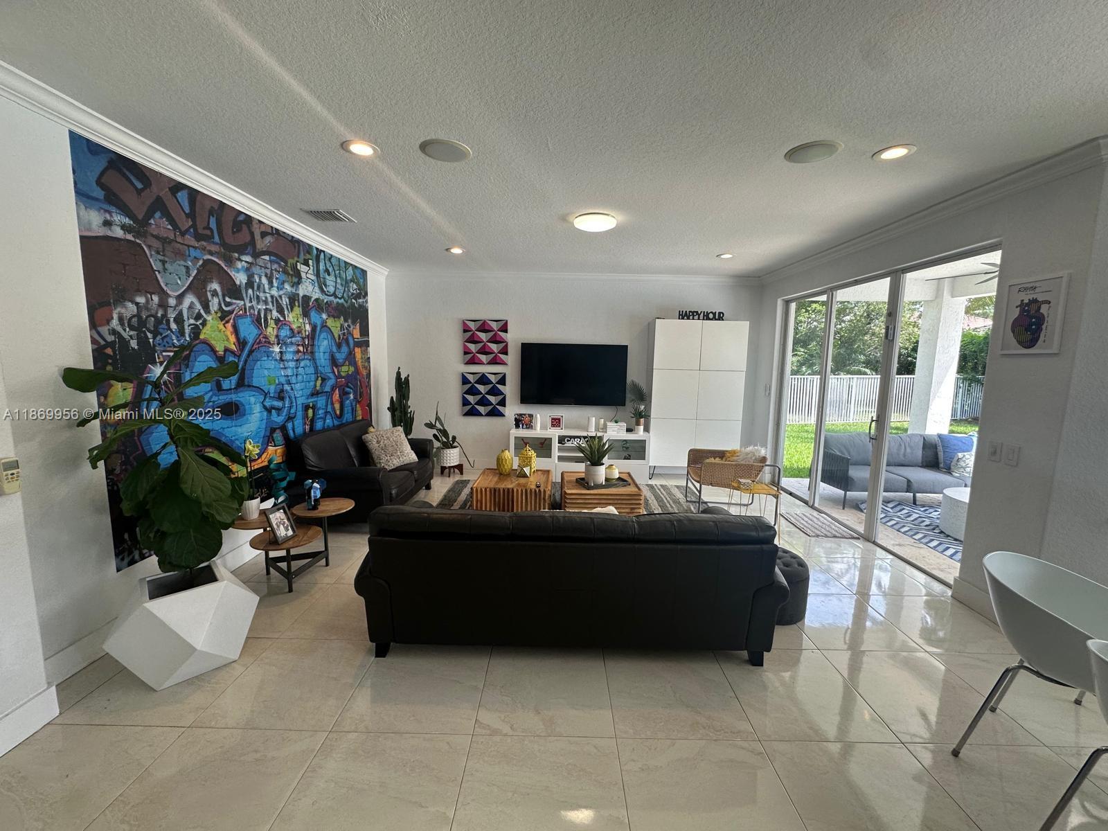 1063 Sunflower Cir Weston, FL 33327