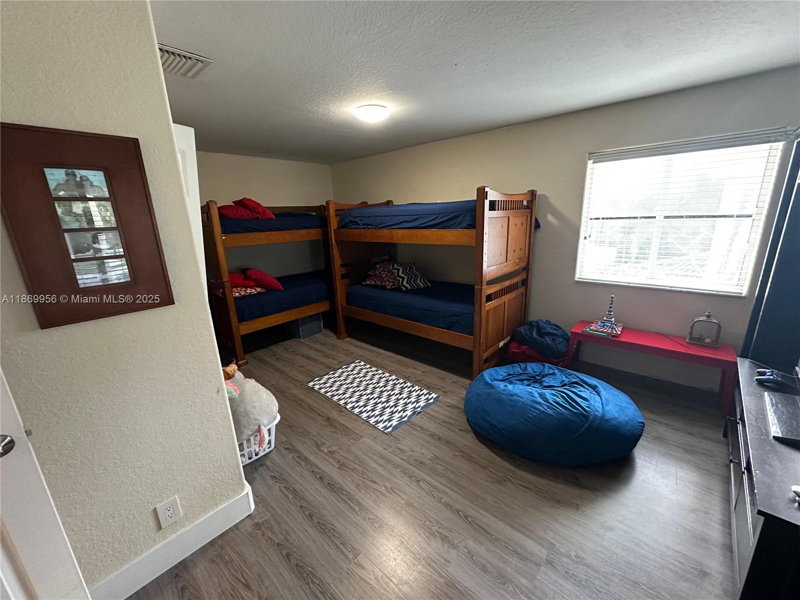 1063 Sunflower Cir Weston, FL 33327