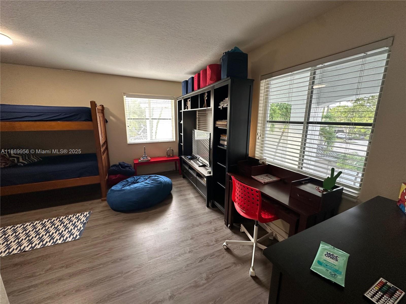 1063 Sunflower Cir Weston, FL 33327