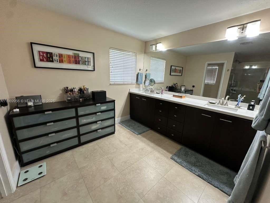 1063 Sunflower Cir Weston, FL 33327