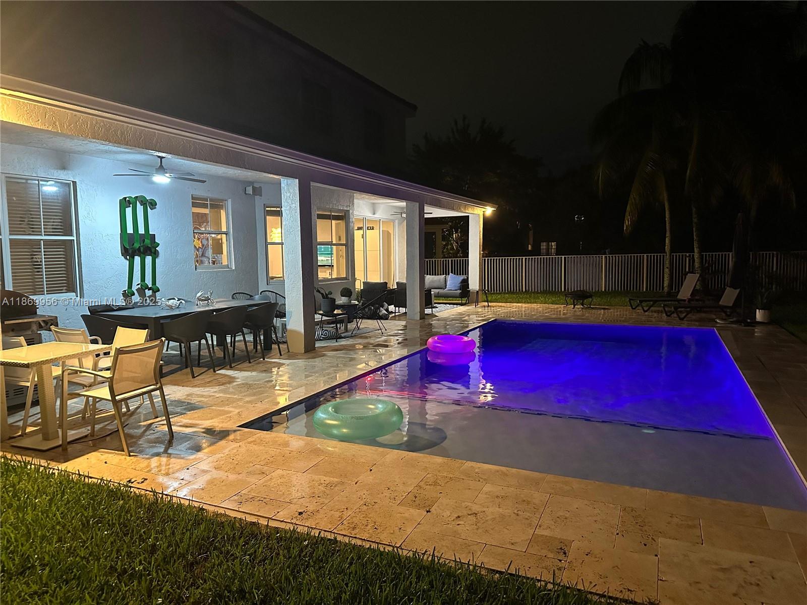 1063 Sunflower Cir Weston, FL 33327