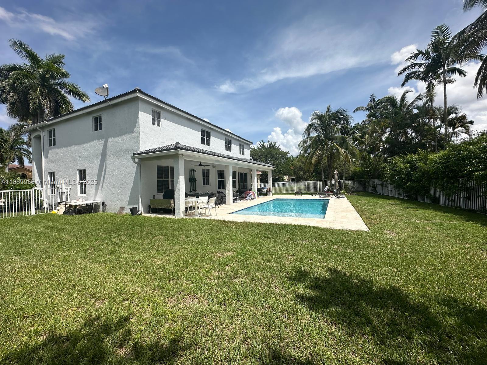 1063 Sunflower Cir Weston, FL 33327