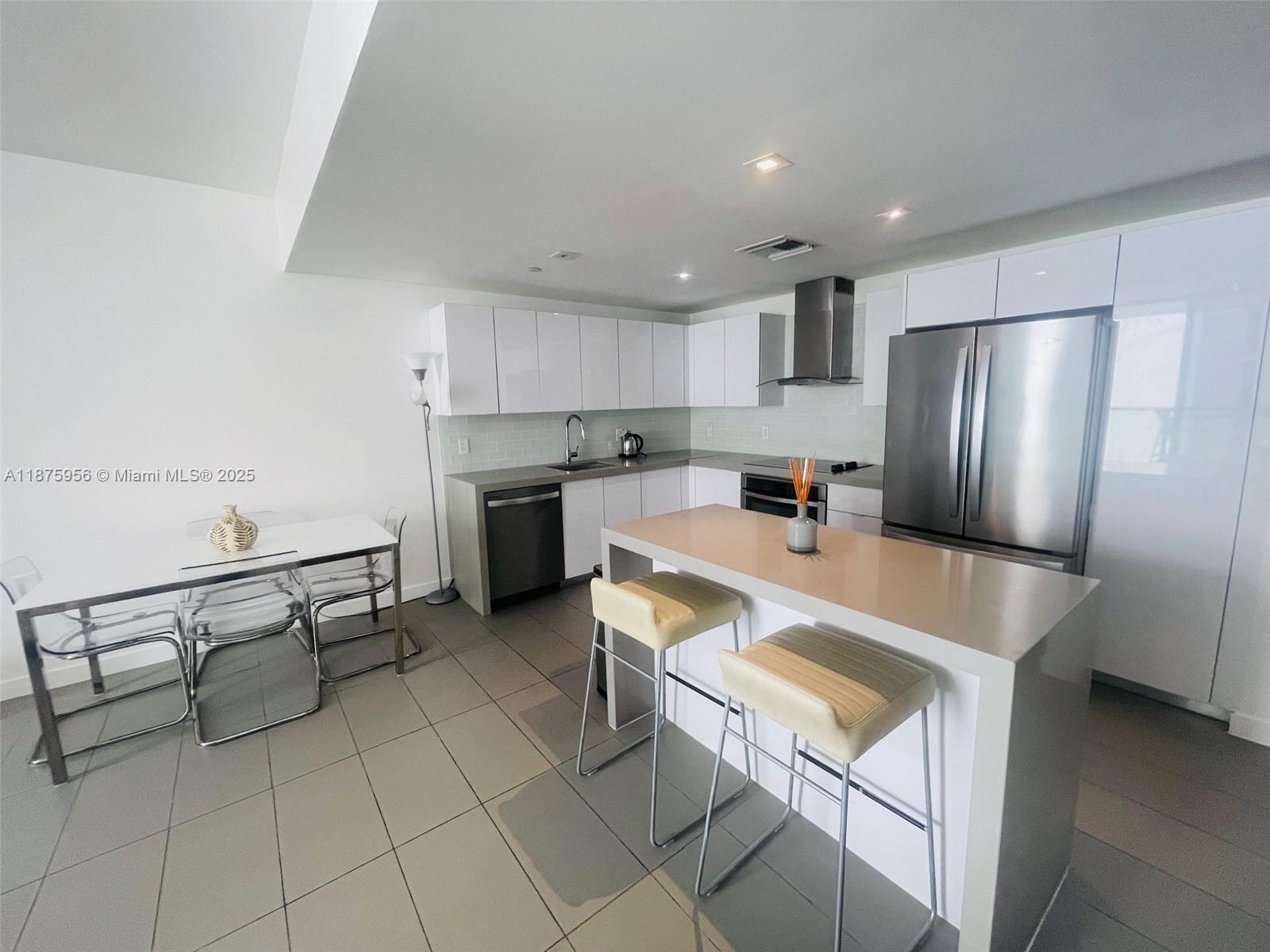 image Canvas Condominium9
