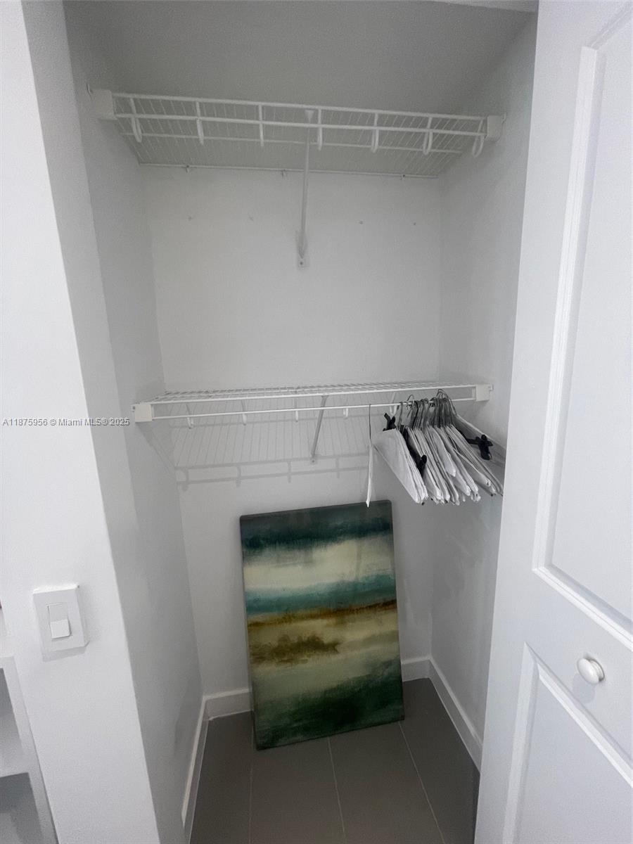 image Canvas Condominium11