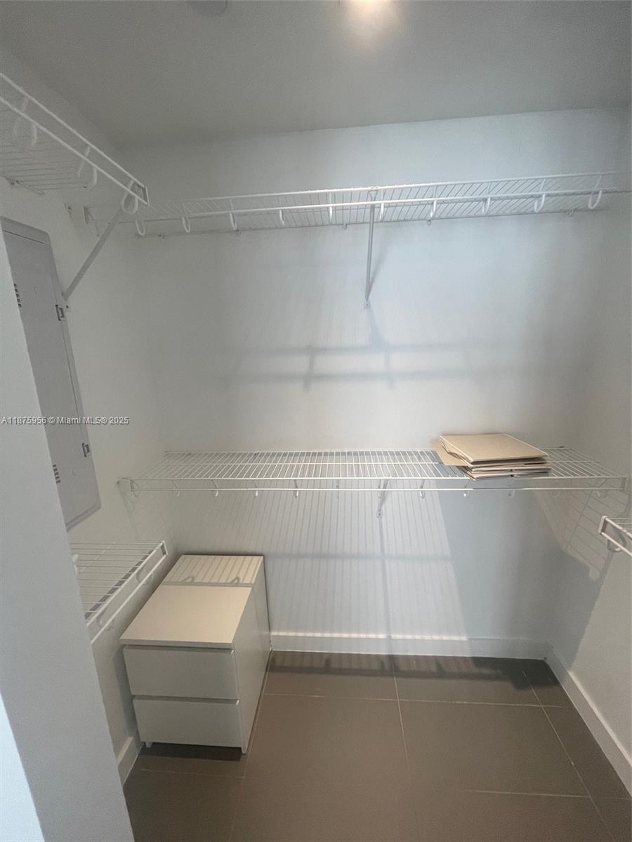 image Canvas Condominium12