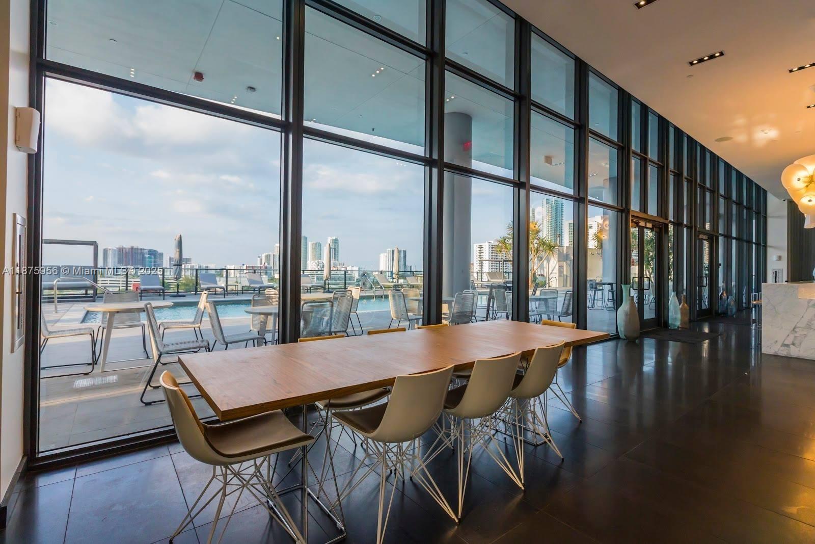 image Canvas Condominium20