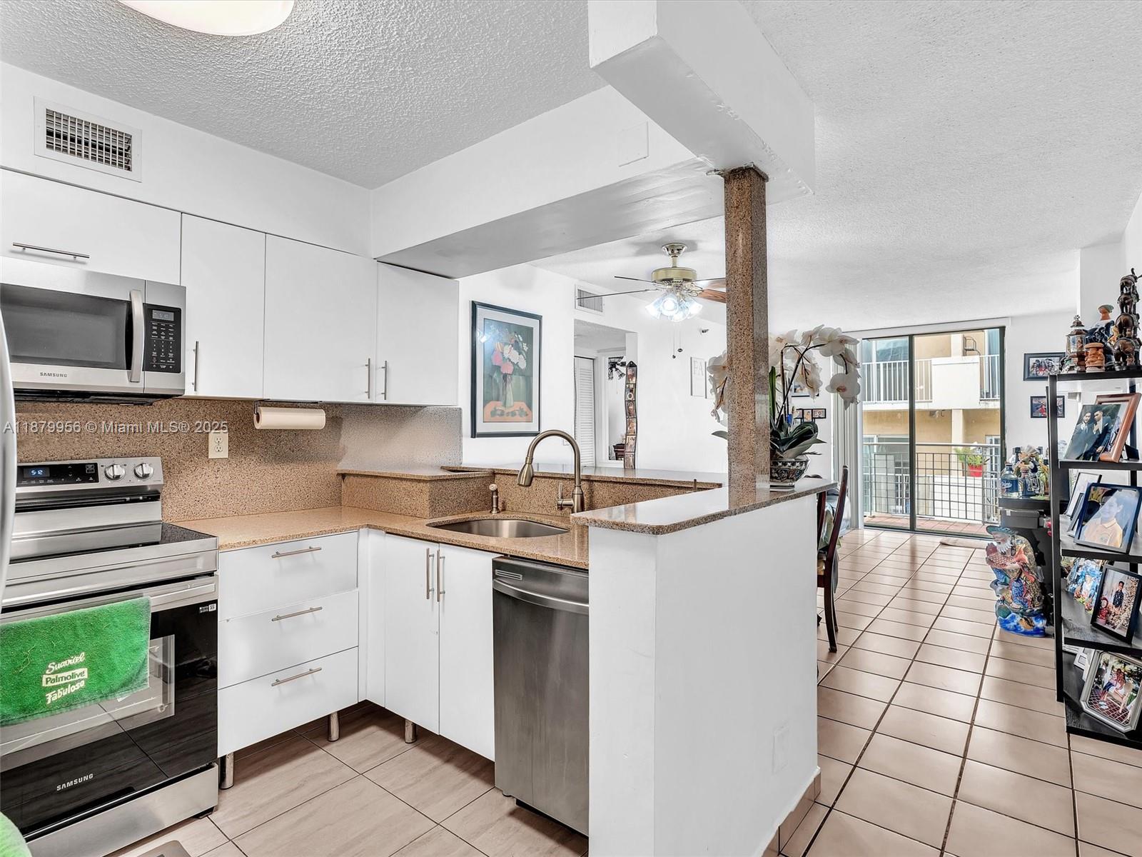 546 SW 1st St #607