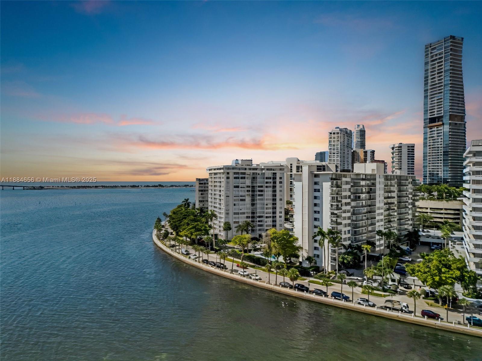 1408 Brickell Bay Dr #518