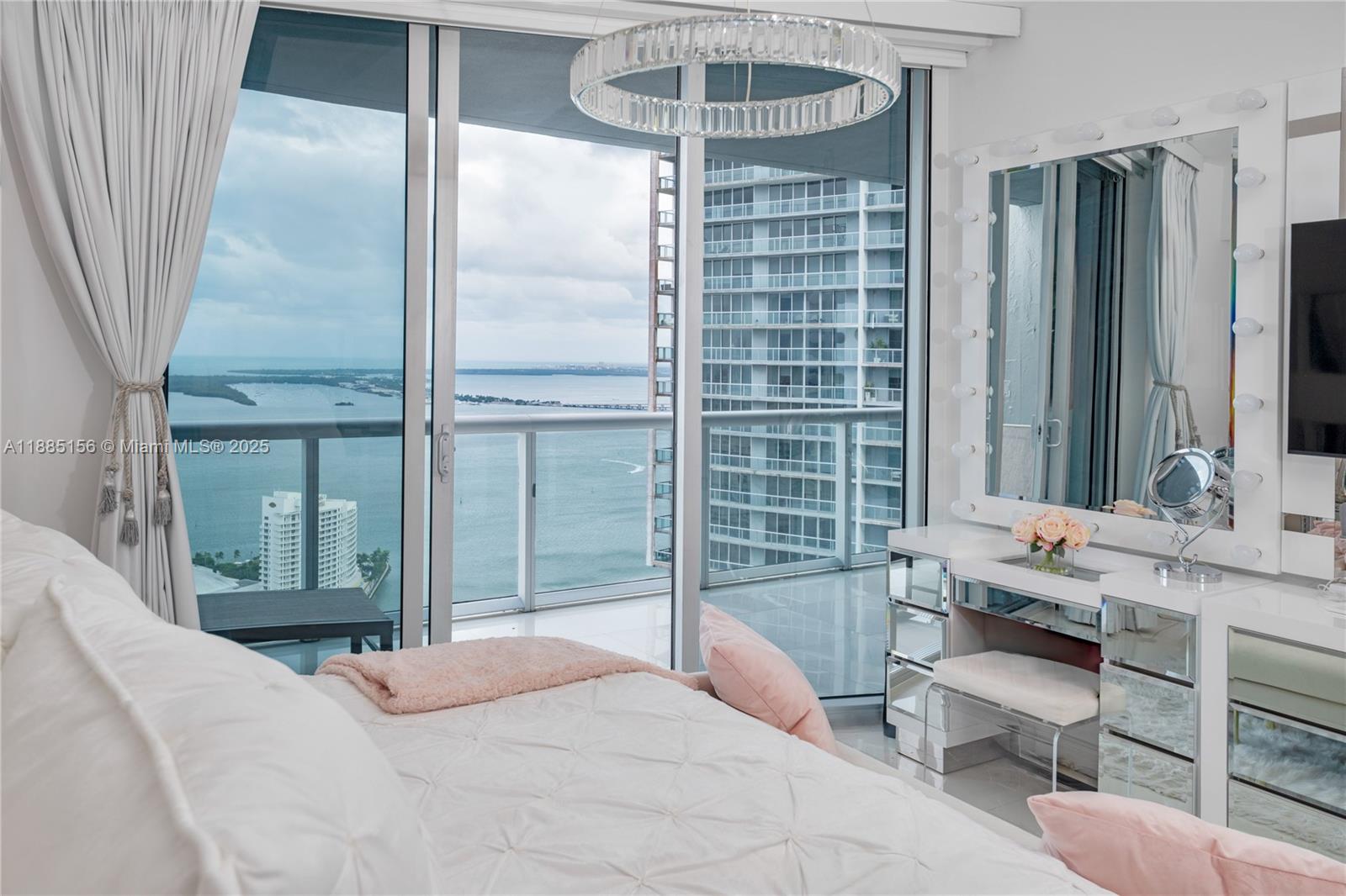 465 Brickell Ave #4705 Miami, FL 33131