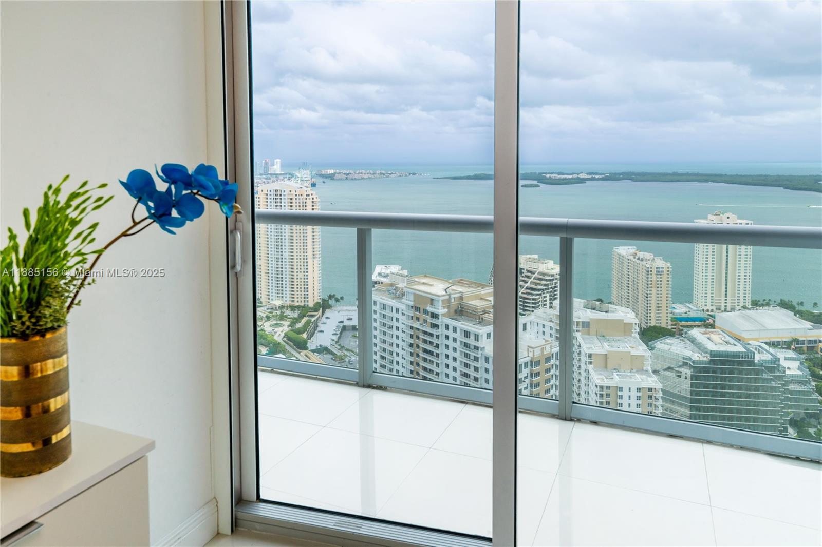 465 Brickell Ave #4705 Miami, FL 33131
