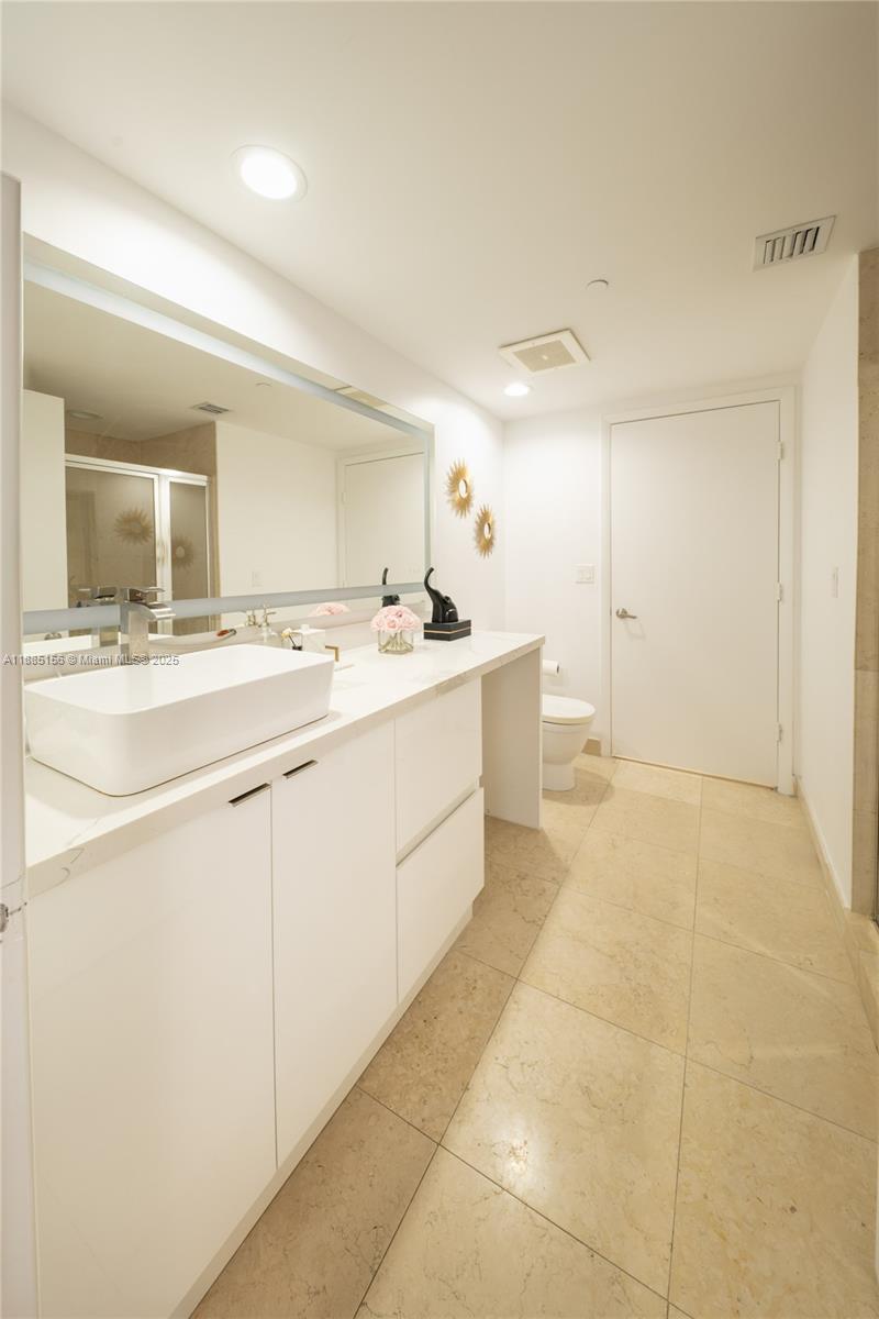 465 Brickell Ave #4705 Miami, FL 33131