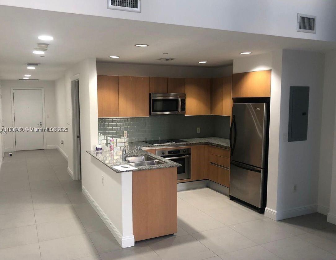 1050 Brickell Ave #1618