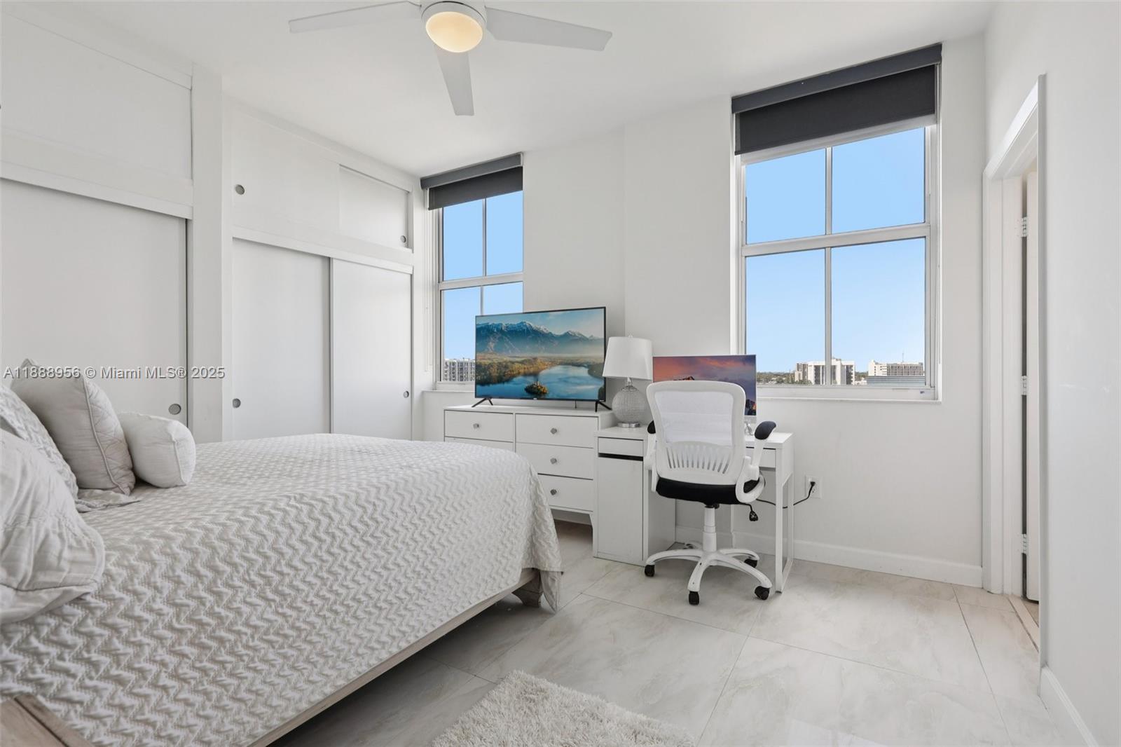 image Aventura Marina One24