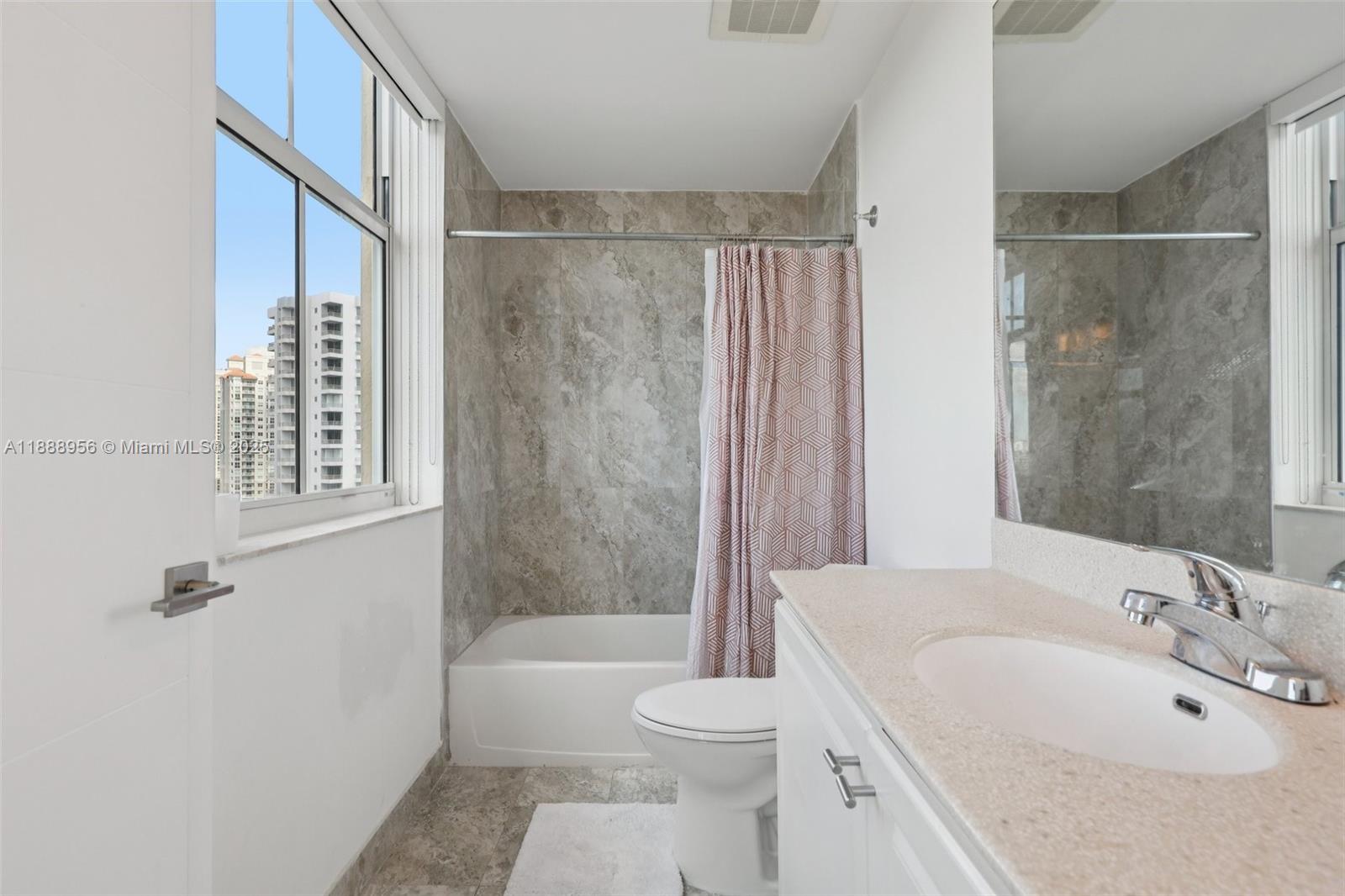 image Aventura Marina One28