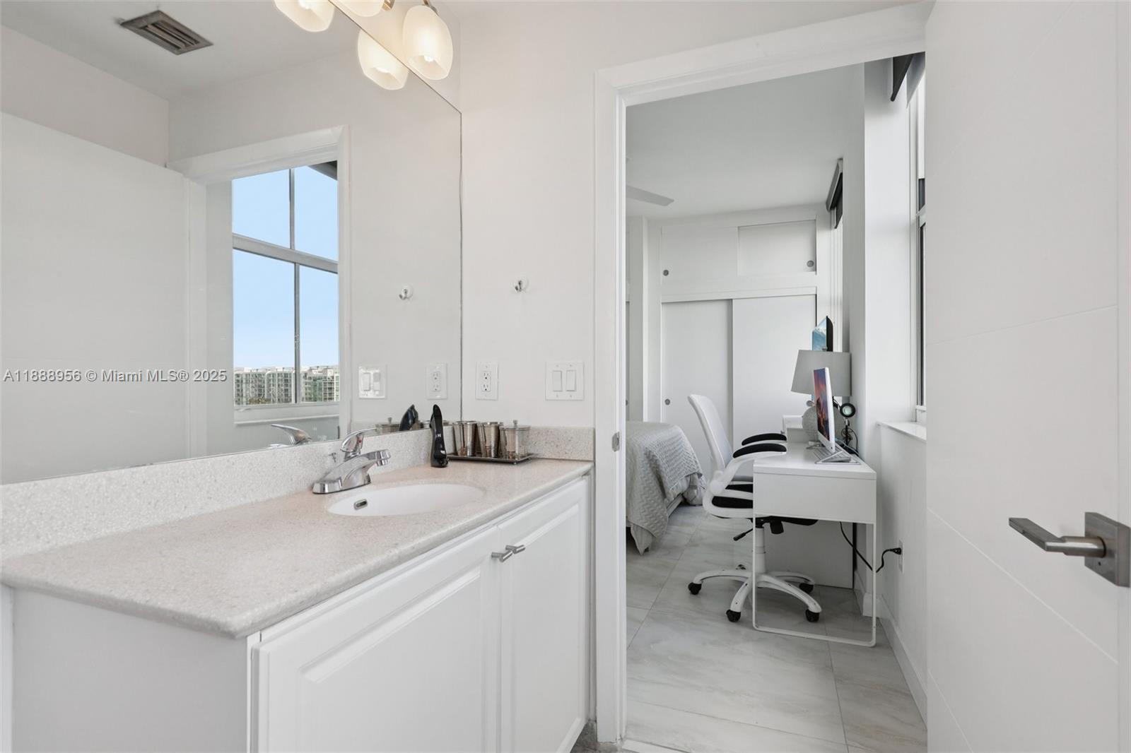 image Aventura Marina One30