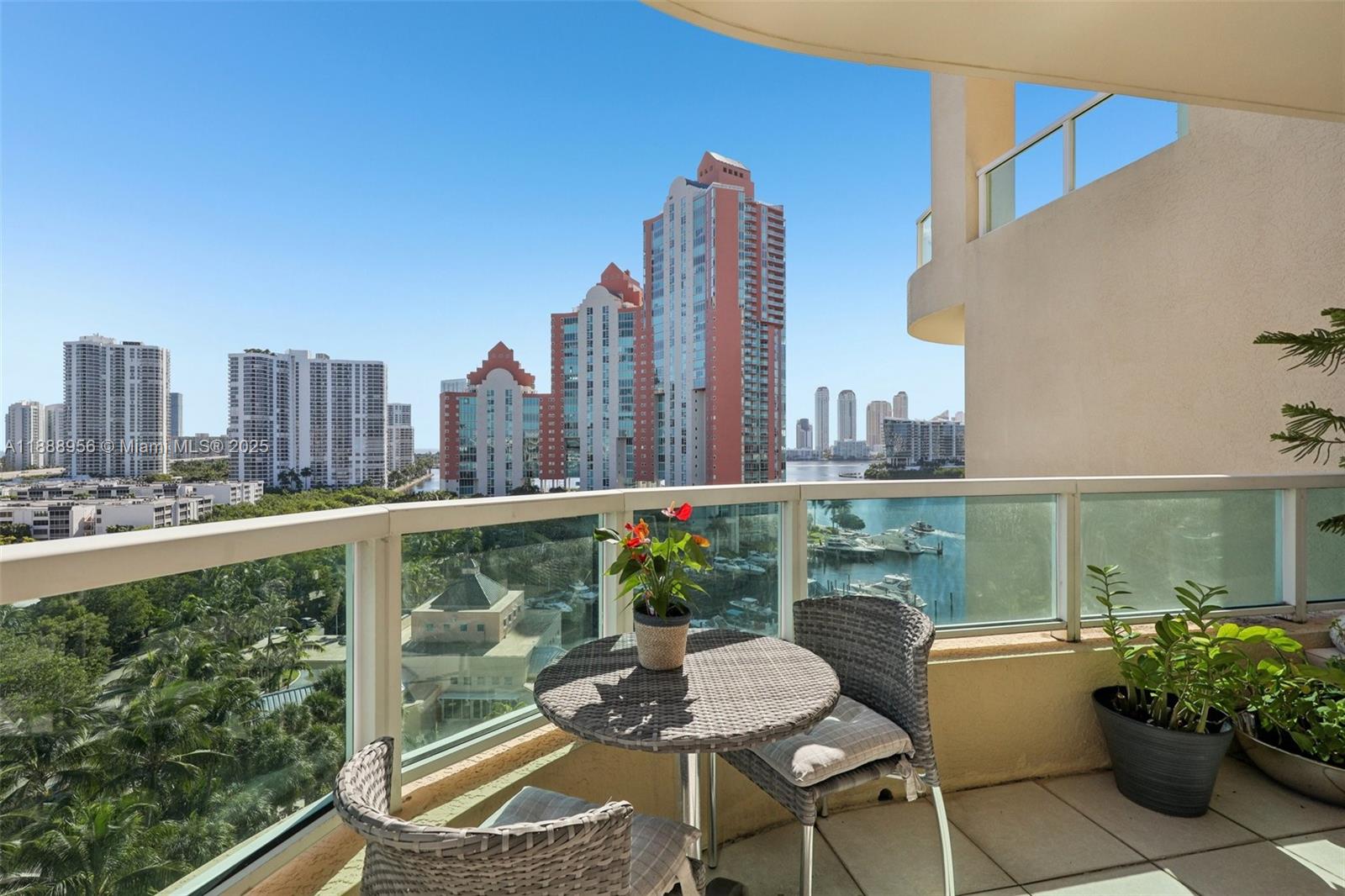 image Aventura Marina One36