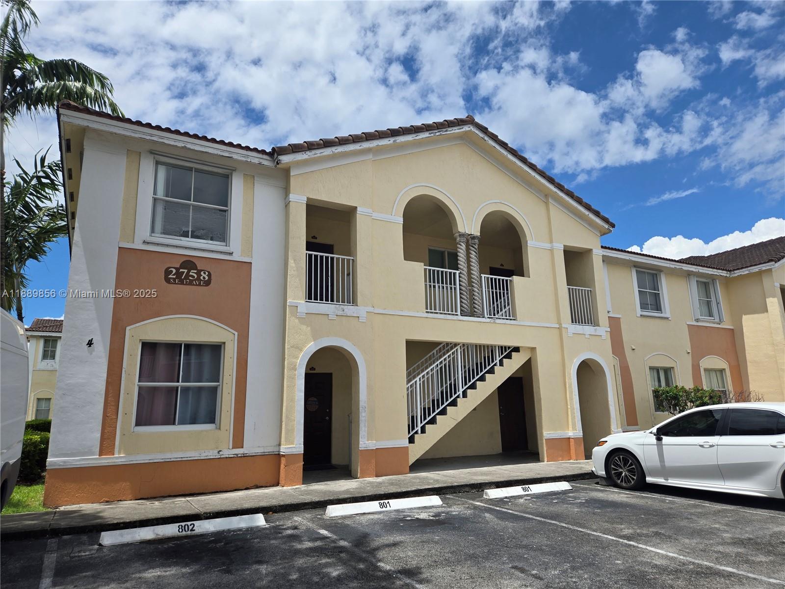2758 SE 17th Ave #203