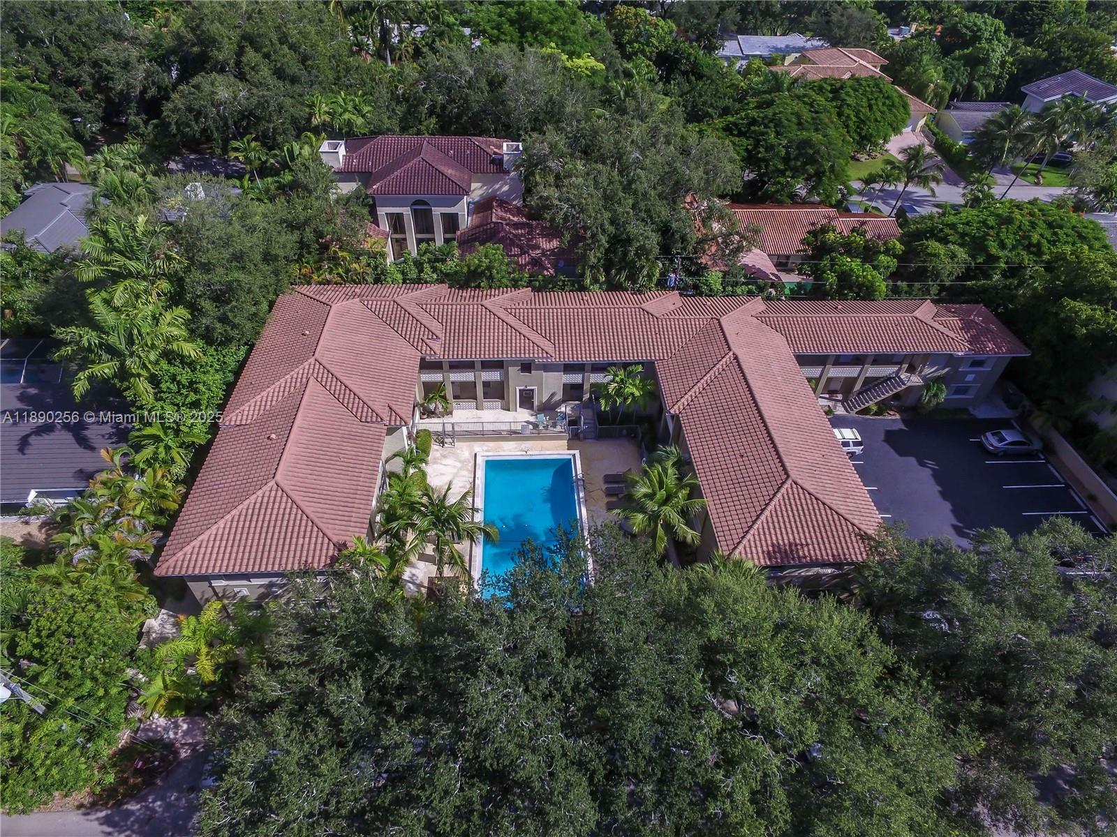 125 Edgewater Dr #11