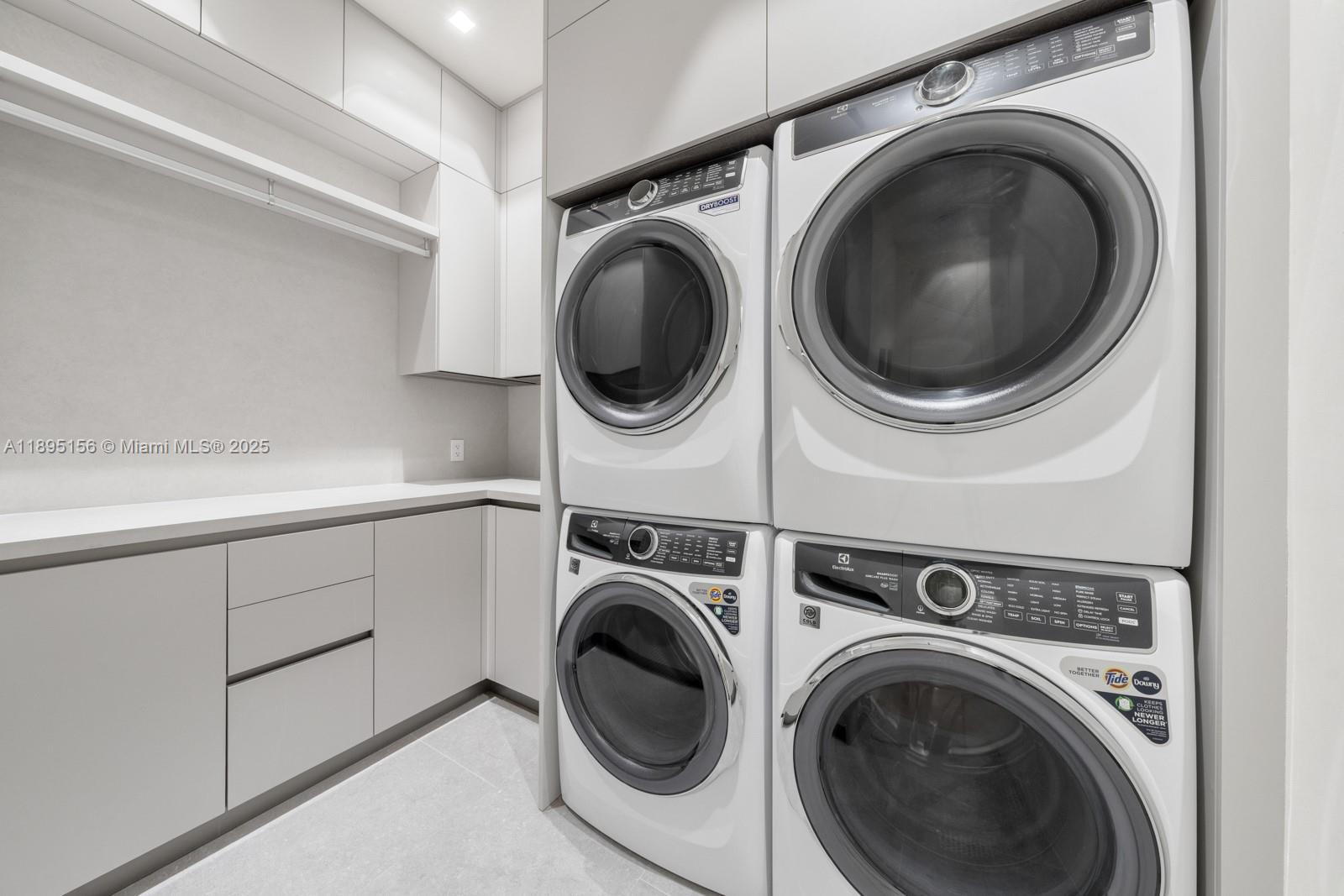 5300 N Bay Rd Miami Beach, FL 33140