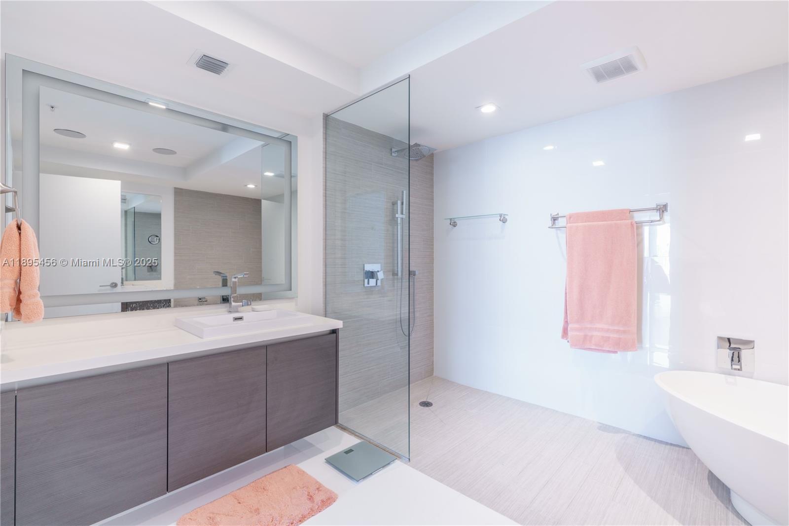 image Parque Towers Condo18